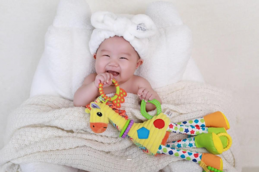 临邑三个月宝宝正确抱姿 临邑三个月宝宝正确抱姿